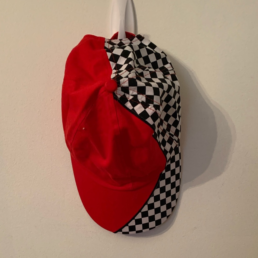 Adjustable racing hat
